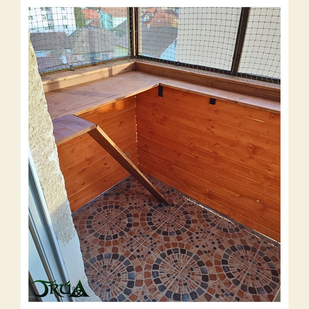 10 Balcon placat cu lambriu de rasinos