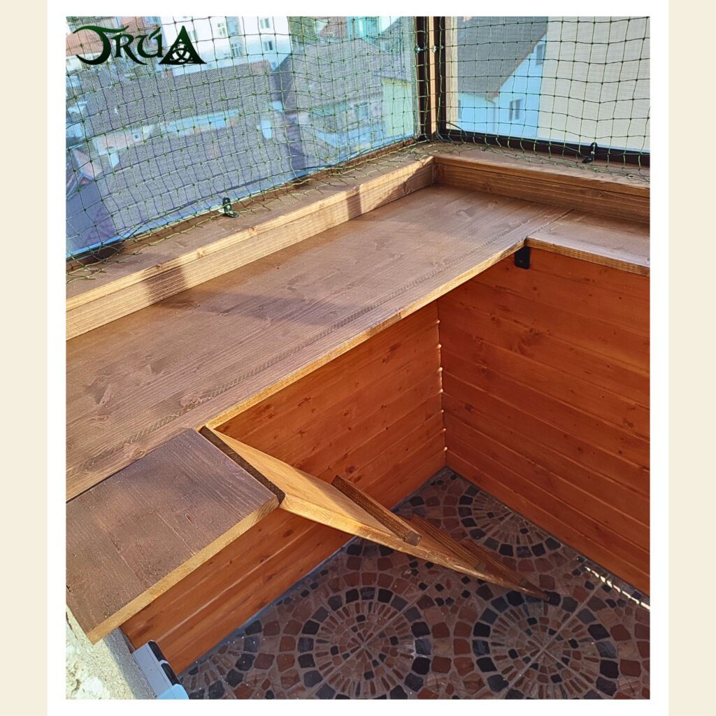 14 Balcon placat cu lambriu de rasinos