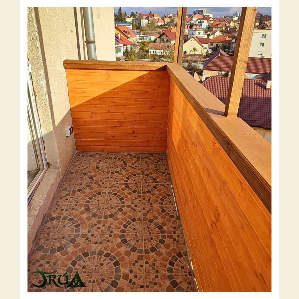 5 Balcon placat cu lambriu de rasinos