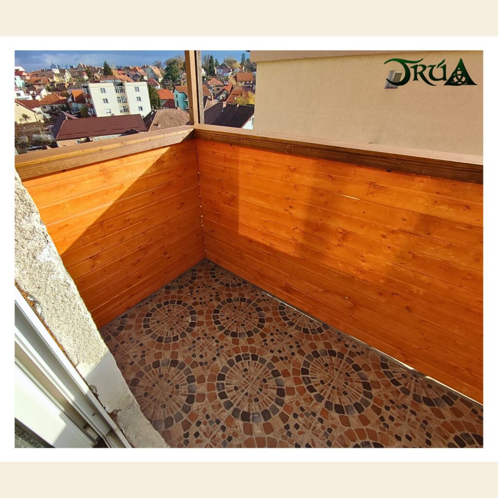 7 Balcon placat cu lambriu de rasinos