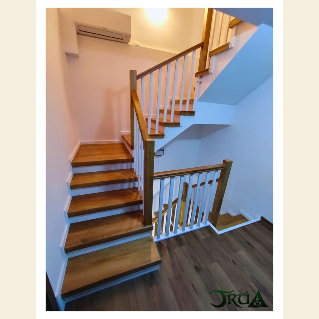 12 – placare scara lemn masiv