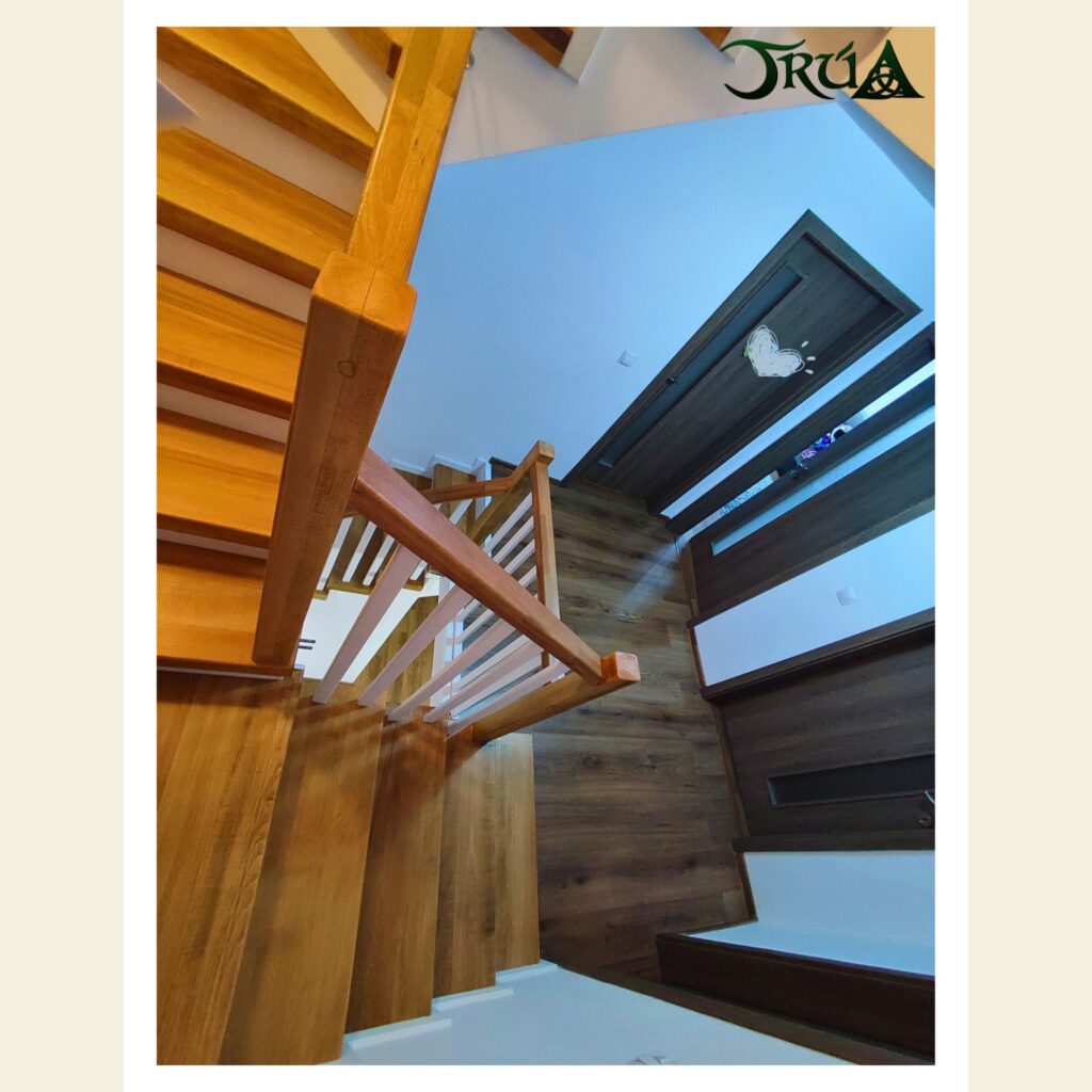 15 – placare scara lemn masiv