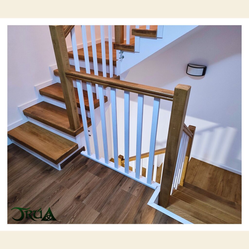25 – placare scara lemn masiv