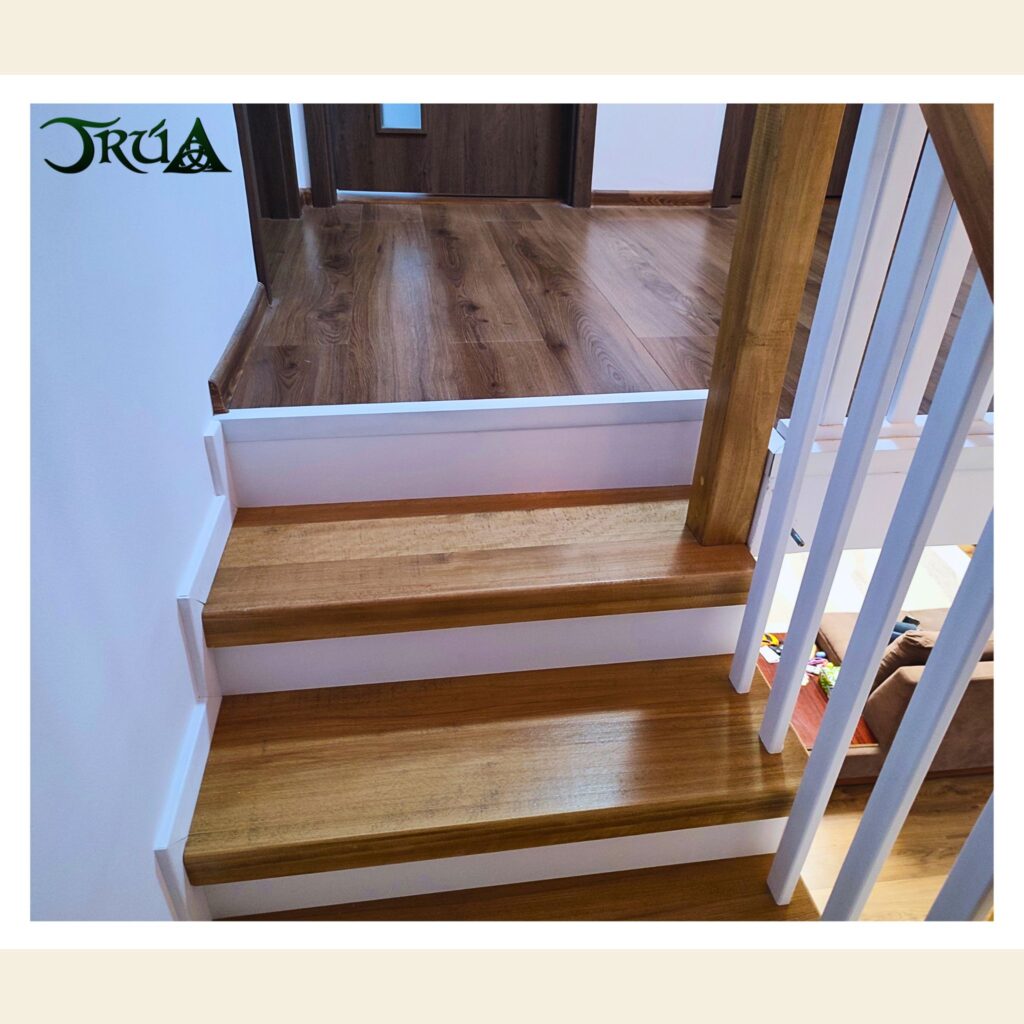 27 – placare scara lemn masiv