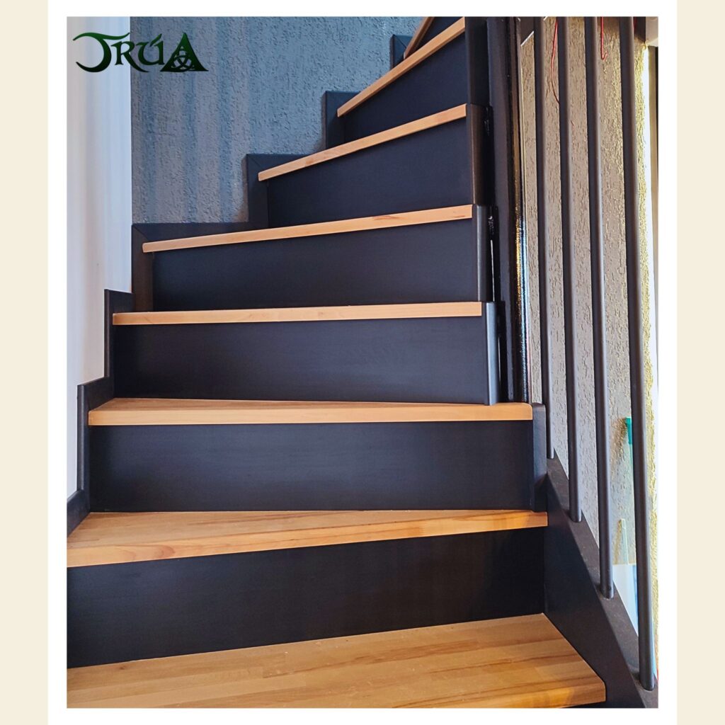 8 – placare cu lemn fag scara pe structura metalica
