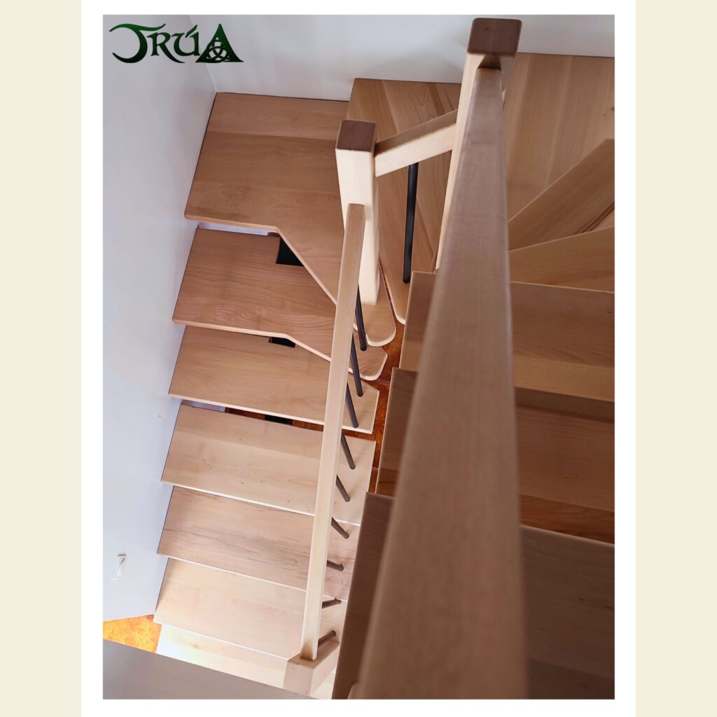 34 Placare cu lemn scara metal