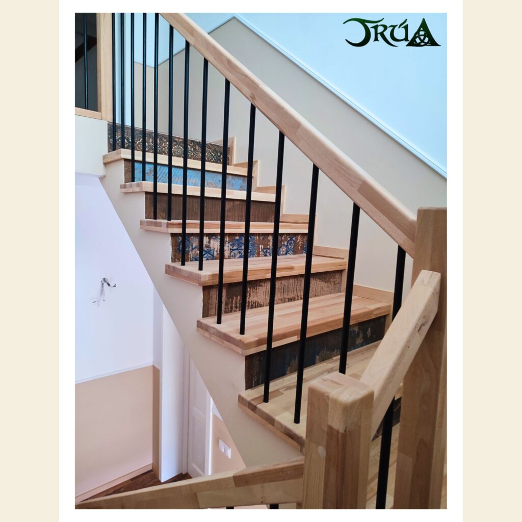 15 Placare scara interioara cu balustrada