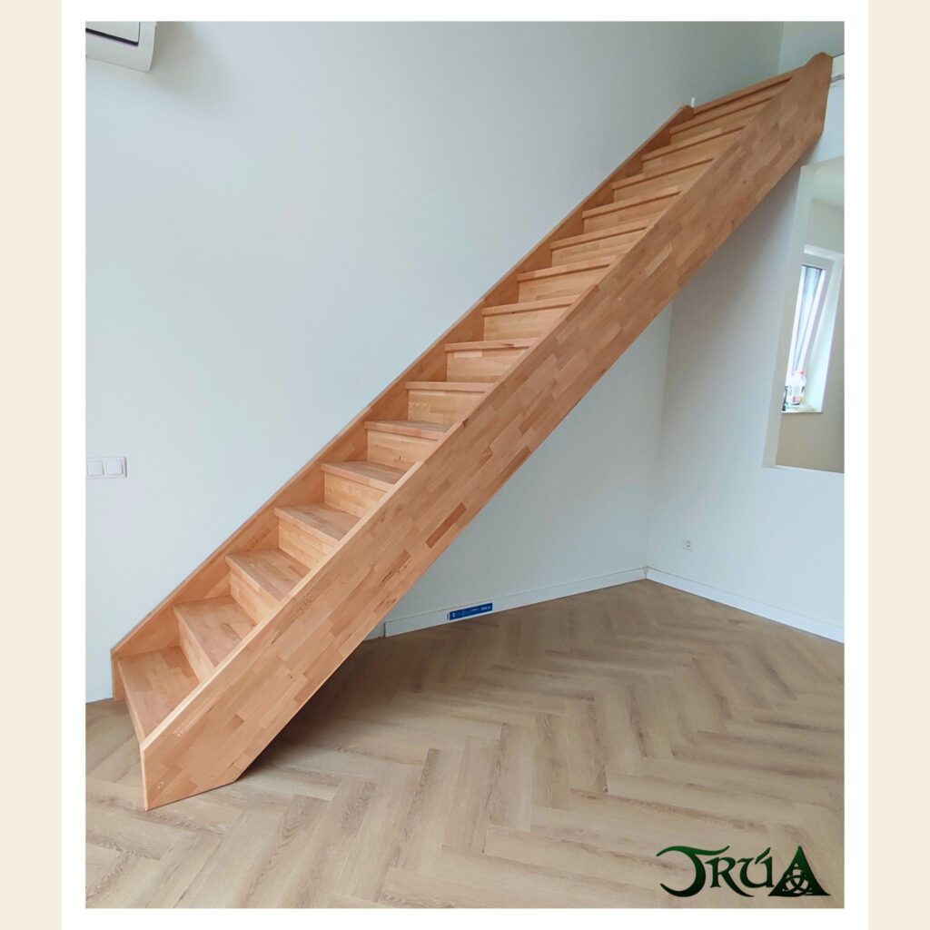 11 scara structura lemn masiv