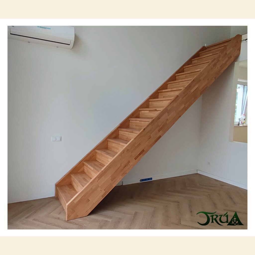 2 scara structura lemn masiv