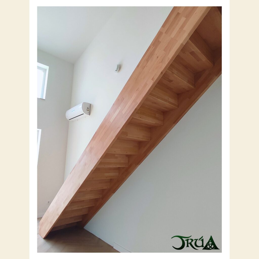25 scara structura lemn masiv