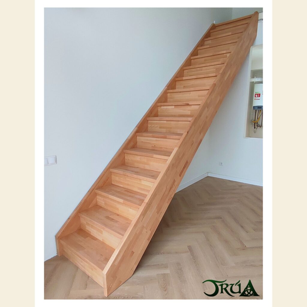 5 scara structura lemn masiv