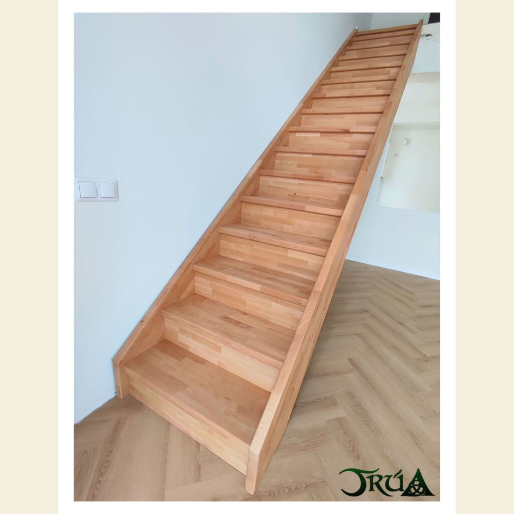 6 scara structura lemn masiv