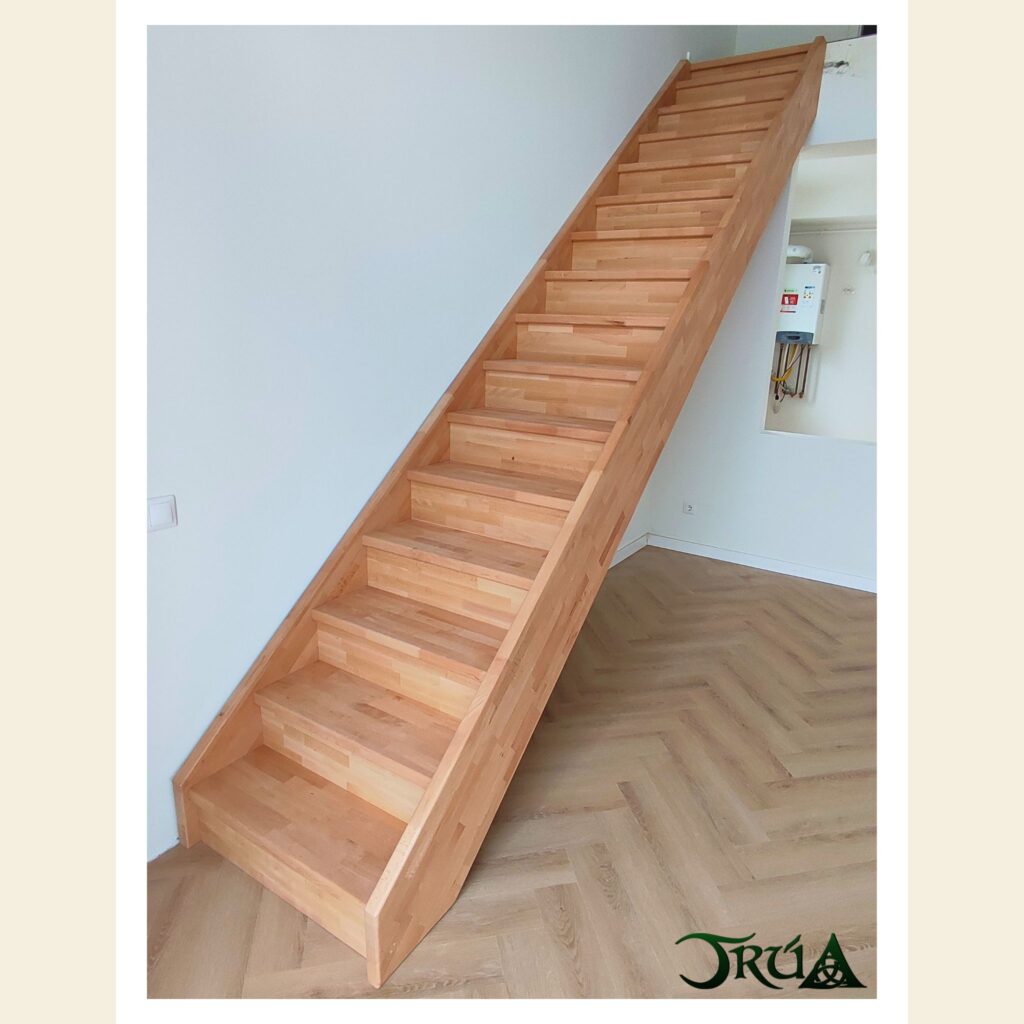 7 scara structura lemn masiv
