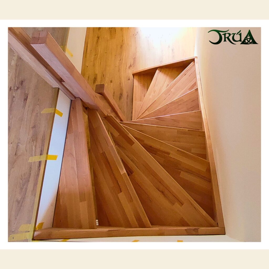 8 scara structura lemn masiv